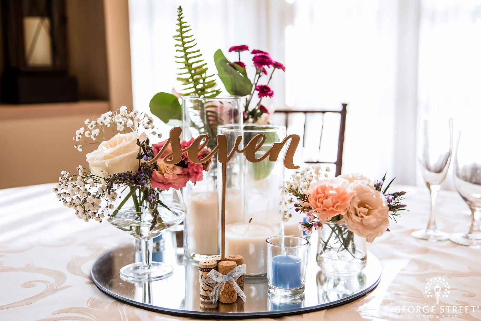 Mẫu bàn ảnh cưới hiện đại